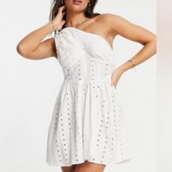 NWT ASOS ONE SHOULDER CUPPED EYELET MINI SUNDRESS IN WHITE Size 8 - Picture 1 of 16